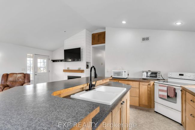 728 Chatterson Rd, House other with 2 bedrooms, 1 bathrooms and 14 parking in Loyalist ON | Image 12