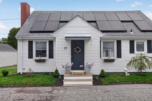 37 Blakely Ct, Fall River, MA, 02720-7422 | Card Image