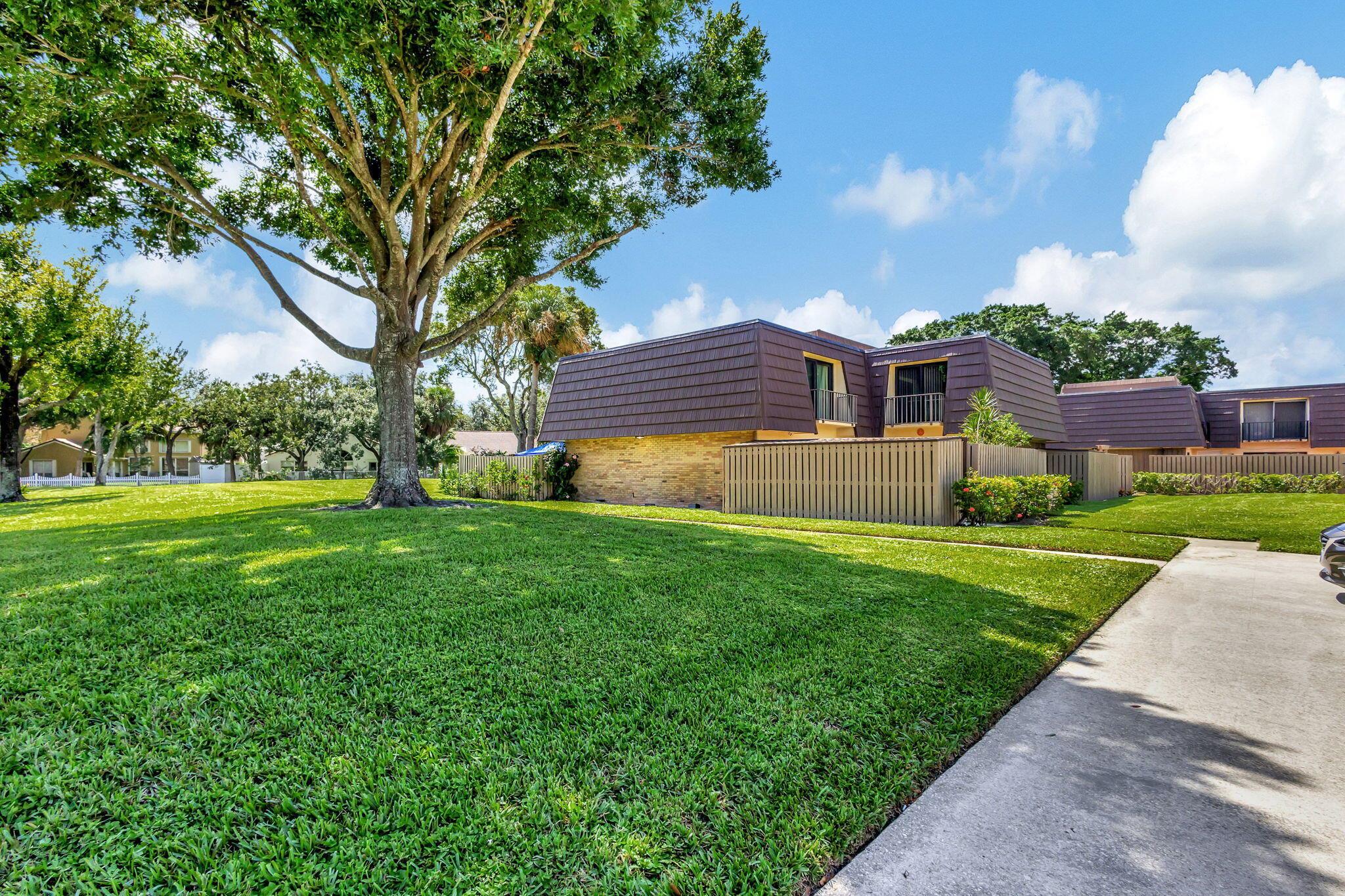 3rd Ct, Palm Beach Gardens, FL 33410