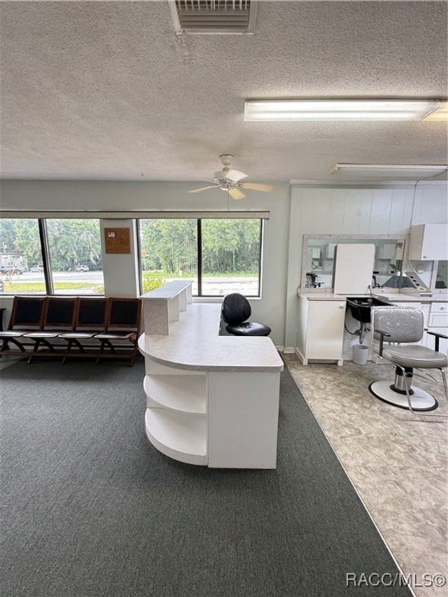 Reception area desk | Image 9