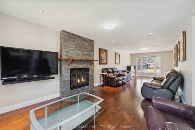1426 Larkhaven Cres, House other with 3 bedrooms, 4 bathrooms and 4 parking in Orleans ON | Image 7