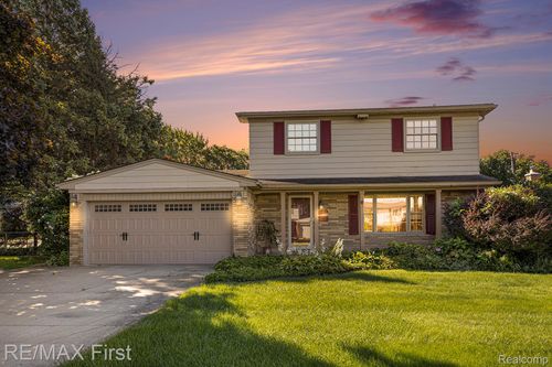 12284 Polara Dr, Sterling Heights, MI, 48312-4071 | Card Image