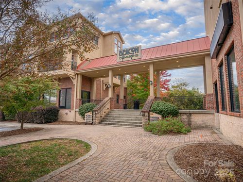 475 S Church St, Hendersonville, NC, 28792-5260 | Card Image