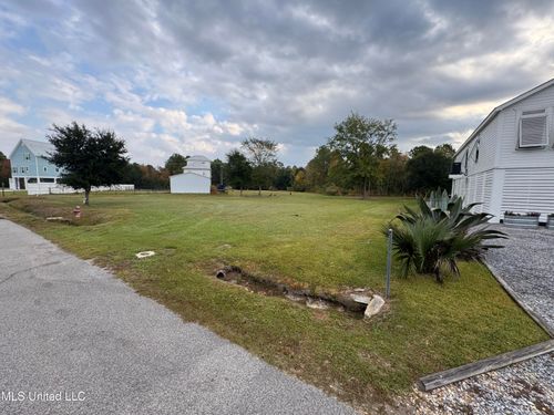 300 Market St, Waveland, MS, 39576 | Card Image