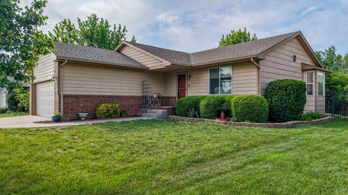 104 Sheffield St, Newton, KS, 67114-7704 | Card Image
