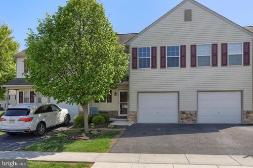 111 N Village Cir, PALMYRA, PA, 17078-8773 | Card Image
