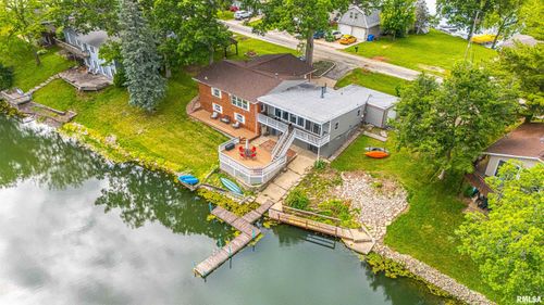 327 Elm Ln, Petersburg, IL, 62675-9762 | Card Image