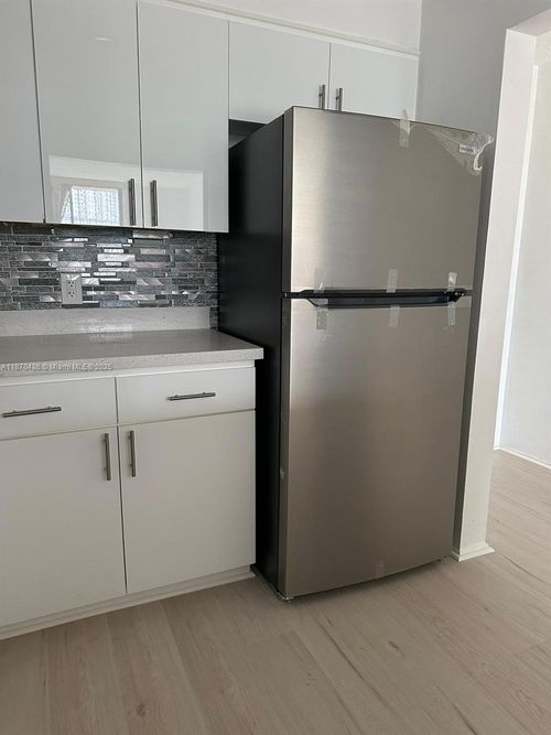 b604-16851 Ne 23rd Ave, North Miami Beach, FL, 33160-3778 | Card Image