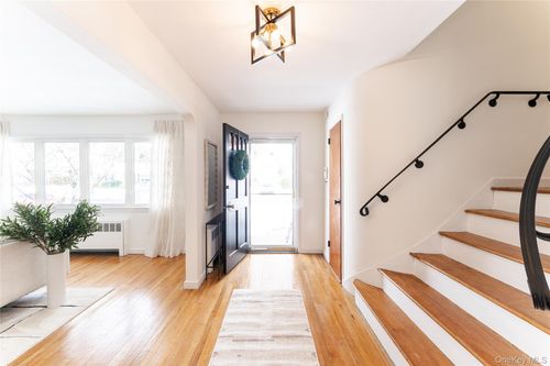 84 Russell Rd, Garden City, NY, 11530-1936 | Card Image