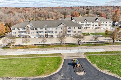 apt-101-558 Colony Park Dr, Tallmadge, OH, 44278-2973 | Card Image