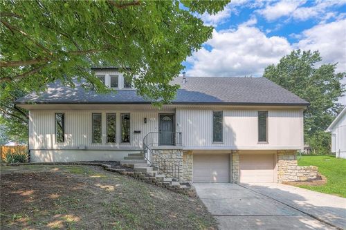 6704 N Agnes Ave, Gladstone, MO, 64119-1157 | Card Image