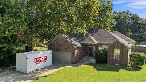 5703 Quincy Pl, Tulsa, OK, 74105-7920 | Card Image