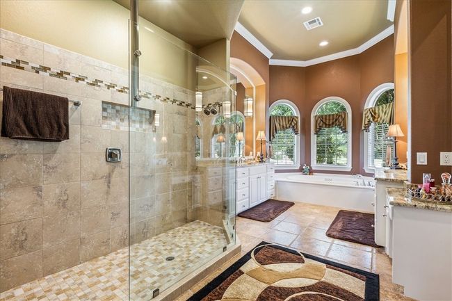 Large Walk-in Shower | Image 25