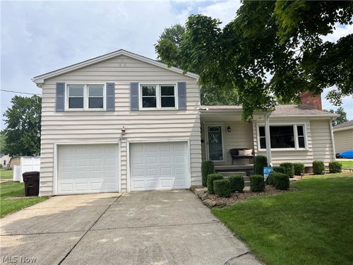 6301 Apache Ln, Poland, OH, 44514-1823 | Card Image