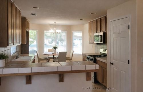 3927 E Center Ave, Visalia, CA, 93292-7098 | Card Image