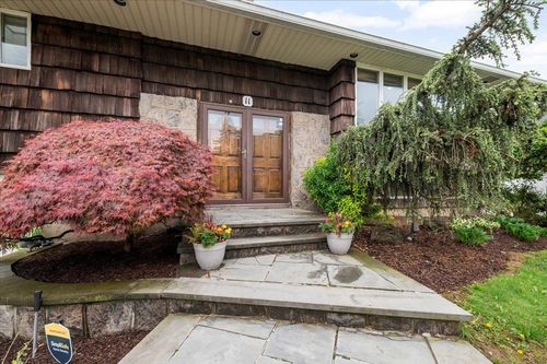 11 Voorhis Dr, Old Bethpage, NY, 11804-1025 | Card Image