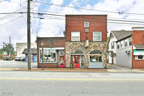 12 N Main Street, Hubbard, OH, 44425 | Card Image