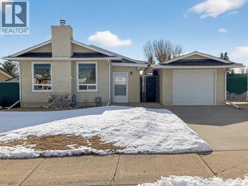 594 3a Ave W, Cardston, AB, T0K0K0 | Card Image
