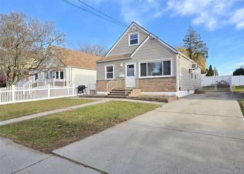 369 Woodfield Rd, West Hempstead, NY, 11552-2534 | Card Image