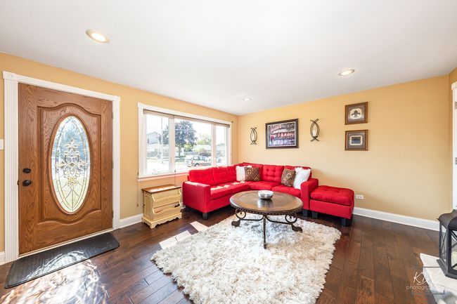 9236 Pembroke Ln, House other with 4 bedrooms, 3 bathrooms and 2 parking in Bridgeview IL | Image 10