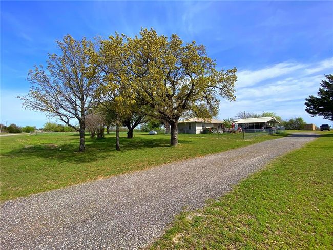 864 Highway 101, House other with 2 bedrooms, 1 bathrooms and null parking in Sunset TX | Image 5