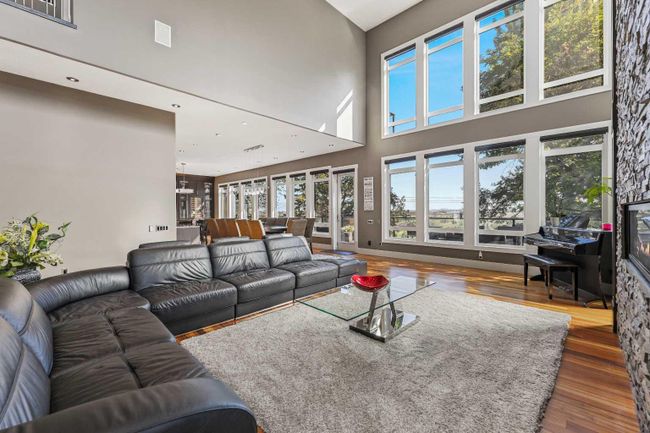 2216 8 Street Ne, Home with 4 bedrooms, 4 bathrooms and 4 parking in Calgary AB | Image 6