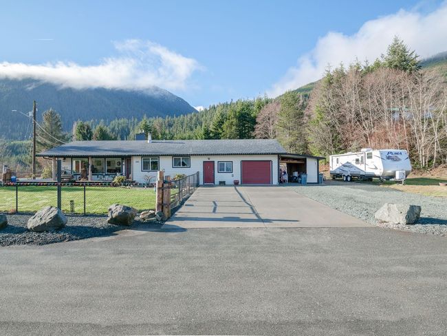 100 Dyer Dr, House other with 3 bedrooms, 3 bathrooms and 1 parking in Sayward BC | Image 17