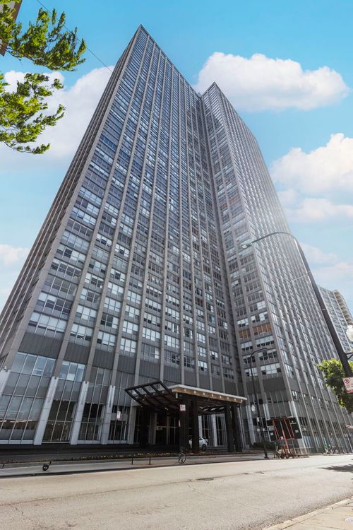 apt-2403-655 W Irving Park Rd, Chicago, IL, 60613-3185 | Card Image