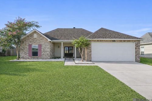 909 W Jeana Dr, Gonzales, LA, 70737-3369 | Card Image