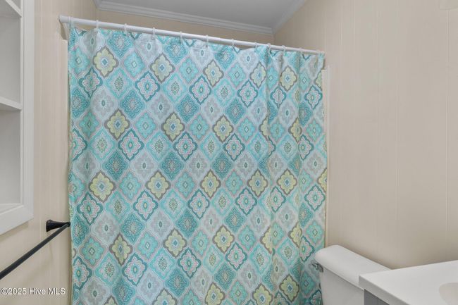 Private Full Bath with Tub/Shower | Image 37