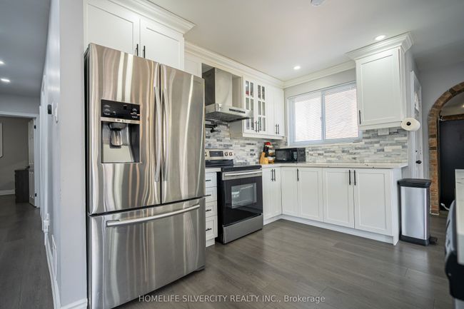 72 Brookland Dr, House other with 5 bedrooms, 4 bathrooms and 4 parking in Brampton ON | Image 9