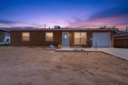 1004 Maxine St Ne, Albuquerque, NM, 87112-5621 | Card Image