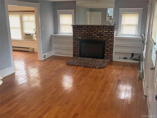 15 Maple Grove St, Great Neck, NY, 11023-1214 | Card Image