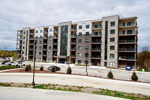 0411-1000 Pl Lackner, Kitchener, ON, N2A0L9 | Card Image
