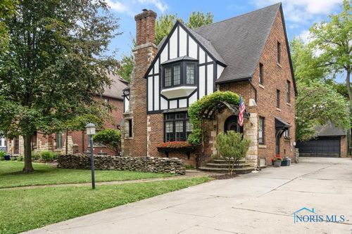3329 Darlington Rd, Ottawa Hills, OH, 43606-2437 | Card Image