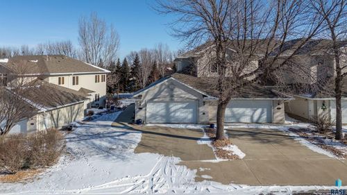 5800 S Shadow Wood Pl, Sioux Falls, SD, 57108-5208 | Card Image
