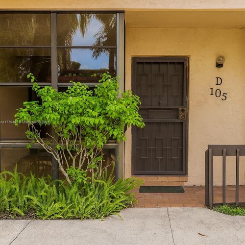 105d-800 Ne 199th St, Miami, FL, 33179-3013 | Card Image
