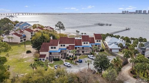 apt-d200-8253 Navarre Pkwy, NAVARRE, FL, 32566-6949 | Card Image