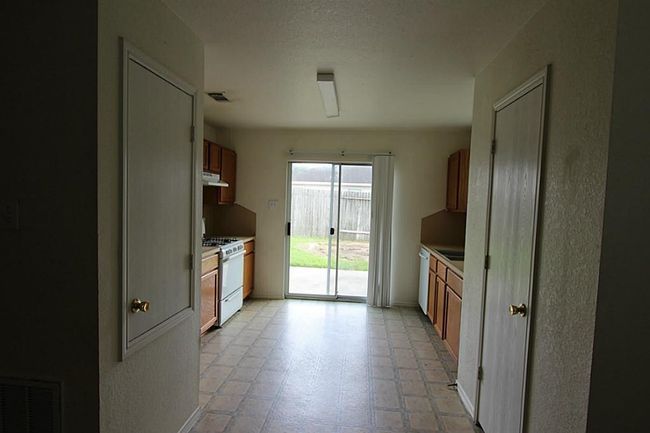 5015 Fox Mill Ln, House other with 3 bedrooms, 2 bathrooms and 1 parking in Spring TX | Image 7