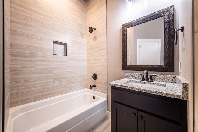Primary bath tub area | Image 27