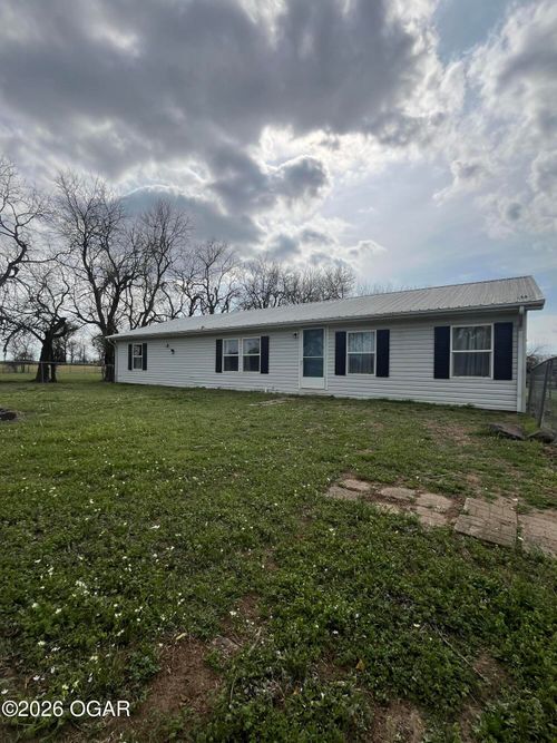 3325 Sw Center Rd, Columbus, KS, 66725-9118 | Card Image