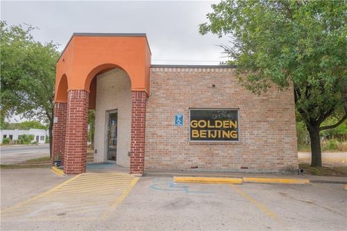 100 E Parsons St, Manor, TX, 78653-5176 | Card Image