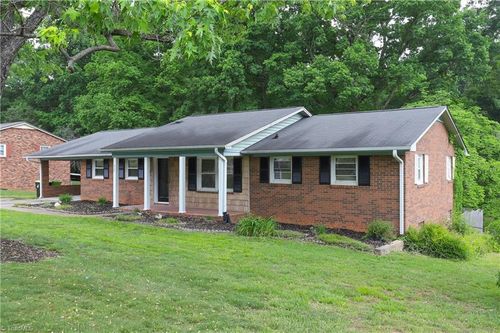 429 Mendenhall Dr, Winston-Salem, NC, 27127-9165 | Card Image