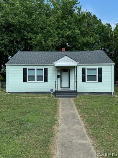 View of front facade featuring a front lawn | Image 1