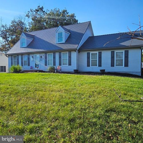 325 Hillcrest Dr, New Cumberland, PA, 17070-3035 | Card Image
