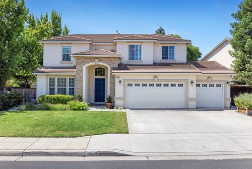 2696 Robinwood Ave, Clovis, CA, 93611-8586 | Card Image