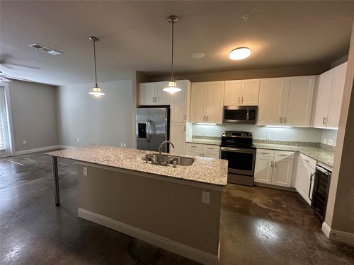 1-107-801 N Bishop Ave, Dallas, TX, 75208-4208 | Card Image