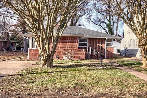 7 Suburban Pkwy, Hampton, VA, 23661-2345 | Card Image