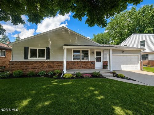 2943 Iroquois Dr, Oregon, OH, 43616-2239 | Card Image