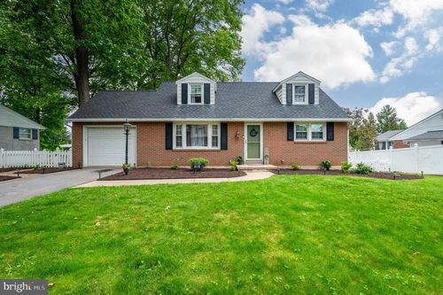 35 Cedarwood Rd, Wyomissing, PA, 19610-1909 | Card Image